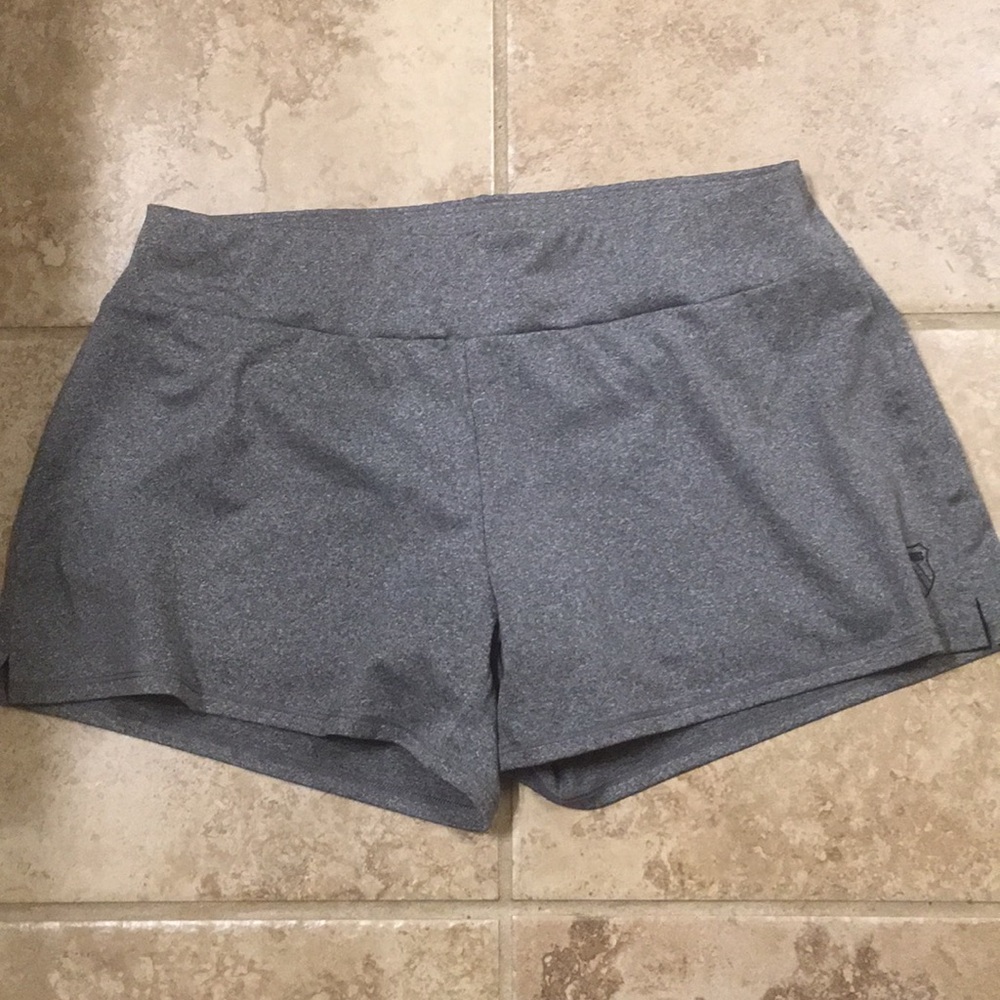K-Swiss shorts size M